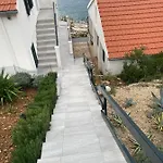 House Zecja *
